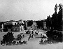 Piazzale Santa Croce a cavallo tra il diciannovesimo e il ventesimo secolo con ancora la vecchia barriera daziaria e il capolinea del tram a cavalli